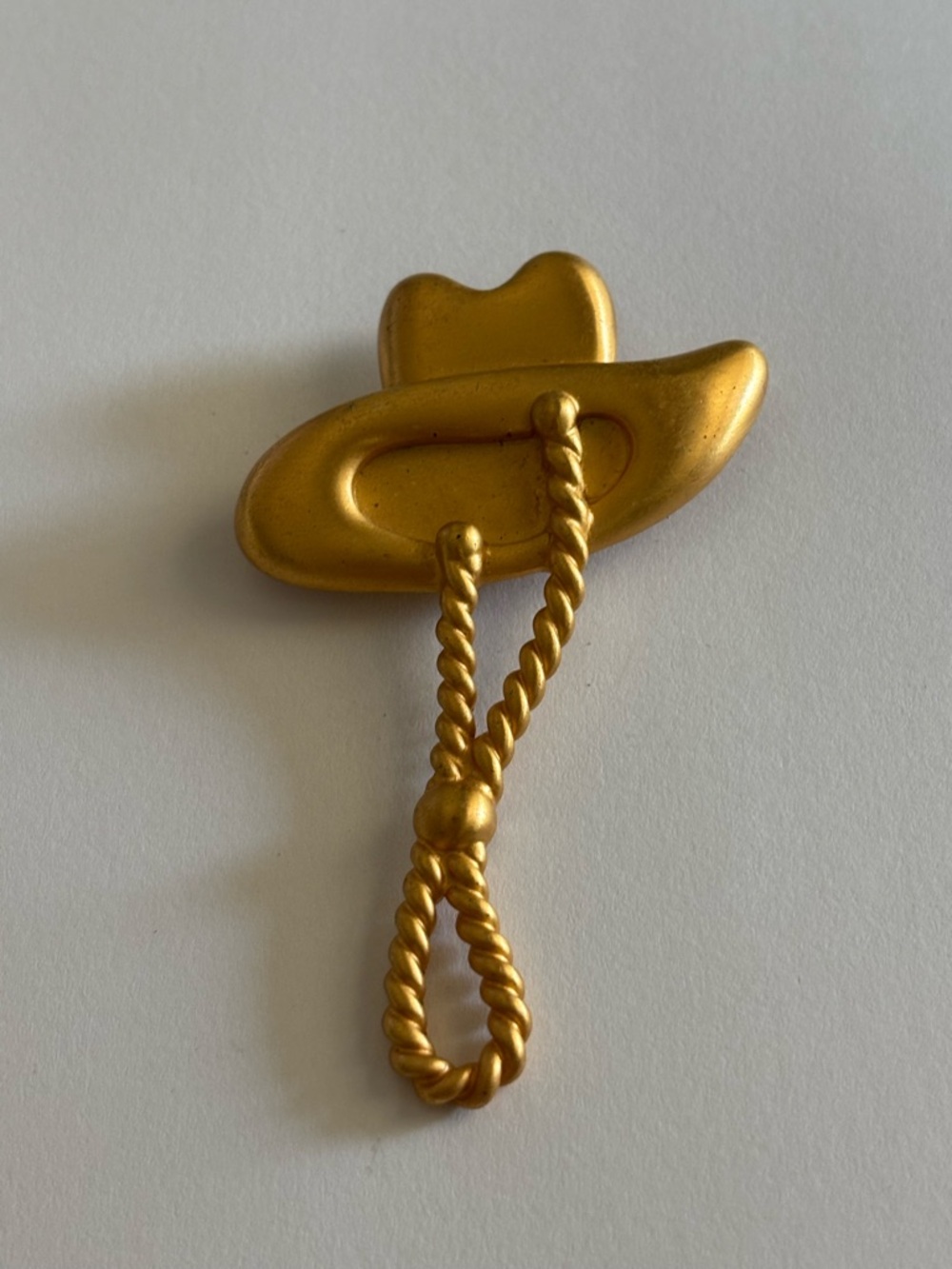 Gold Tone Cowboy Hat Rope Brooch Pin